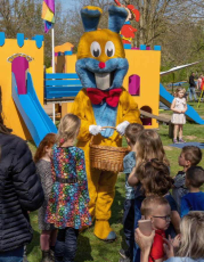 Search for Easter eggs with the Easter Bunny